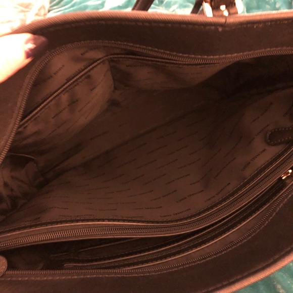 💢SOLD💢 Michael Kors bag - Picture 3 of 8